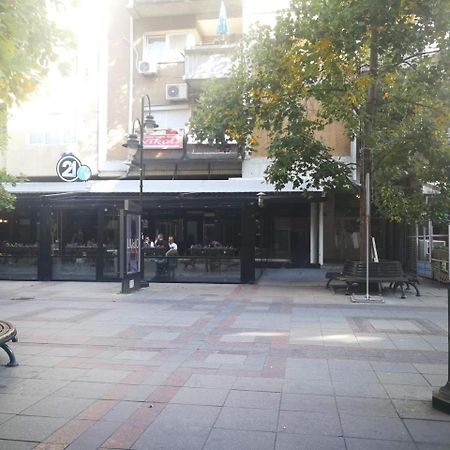 Brick Apartment On Macedonia Pedestrian Street Skopje Esterno foto
