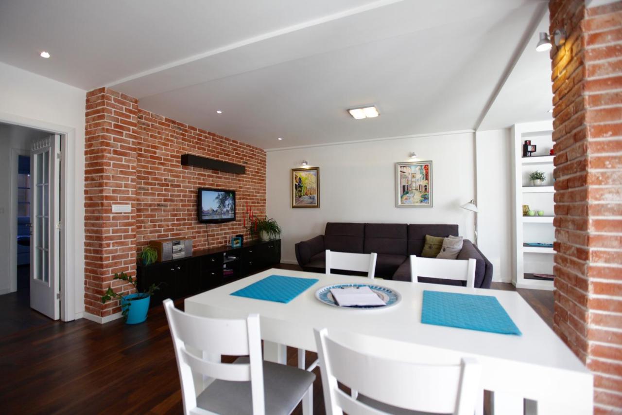 Brick Apartment On Macedonia Pedestrian Street Skopje Esterno foto