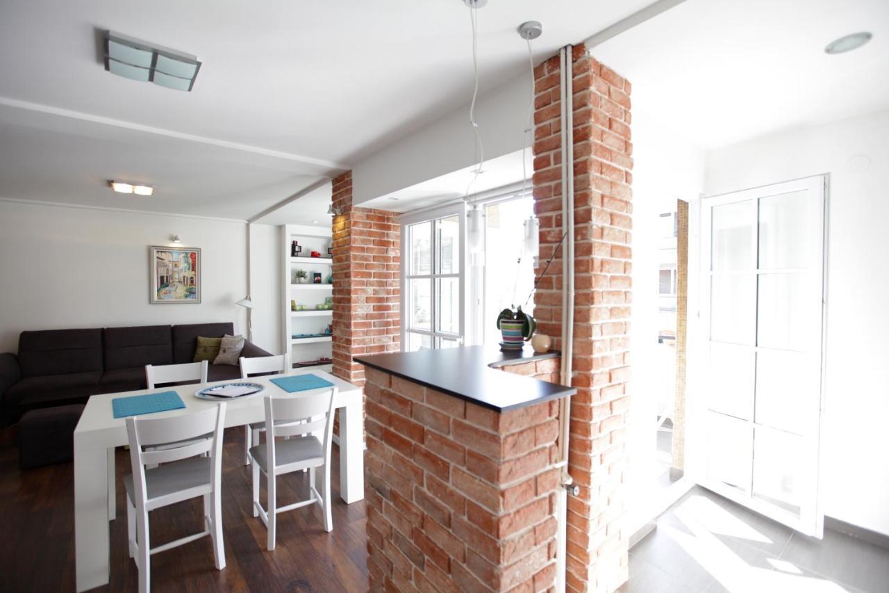 Brick Apartment On Macedonia Pedestrian Street Skopje Esterno foto