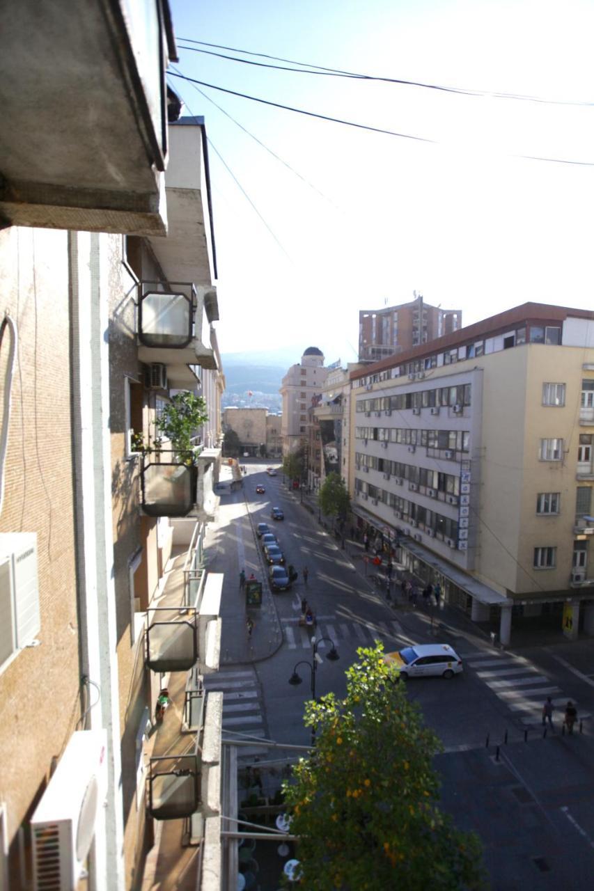 Brick Apartment On Macedonia Pedestrian Street Skopje Esterno foto