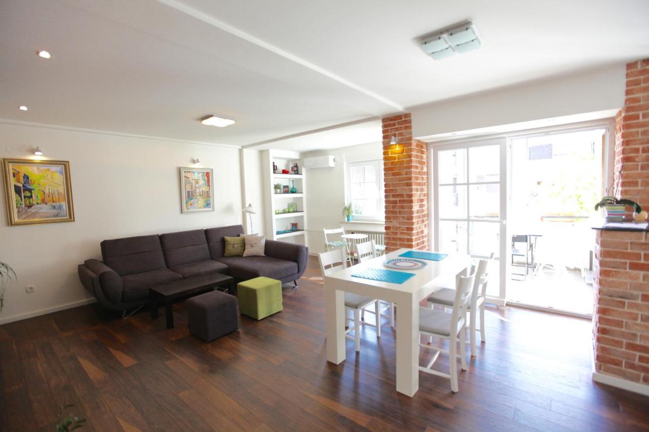 Brick Apartment On Macedonia Pedestrian Street Skopje Esterno foto