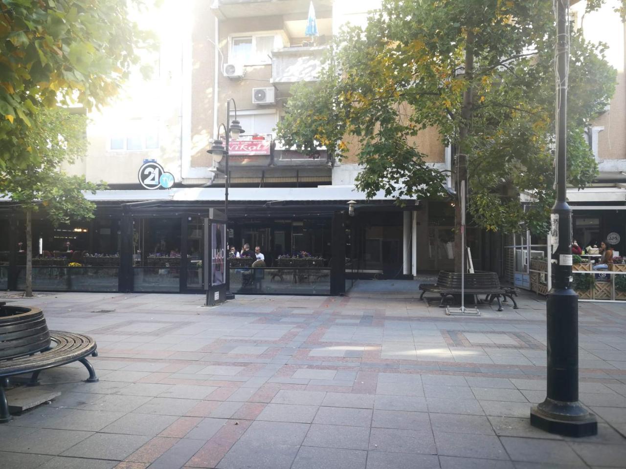 Brick Apartment On Macedonia Pedestrian Street Skopje Esterno foto